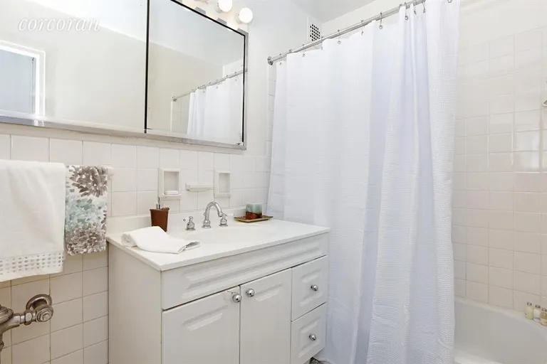 New York City Real Estate | View 15 West 72Nd Street, 9J | Bathroom | View 4