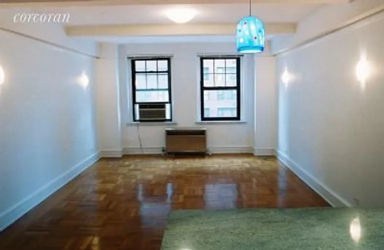 New York City Real Estate | View 172 West 79th Street, 4C | West facing living room  | View 2