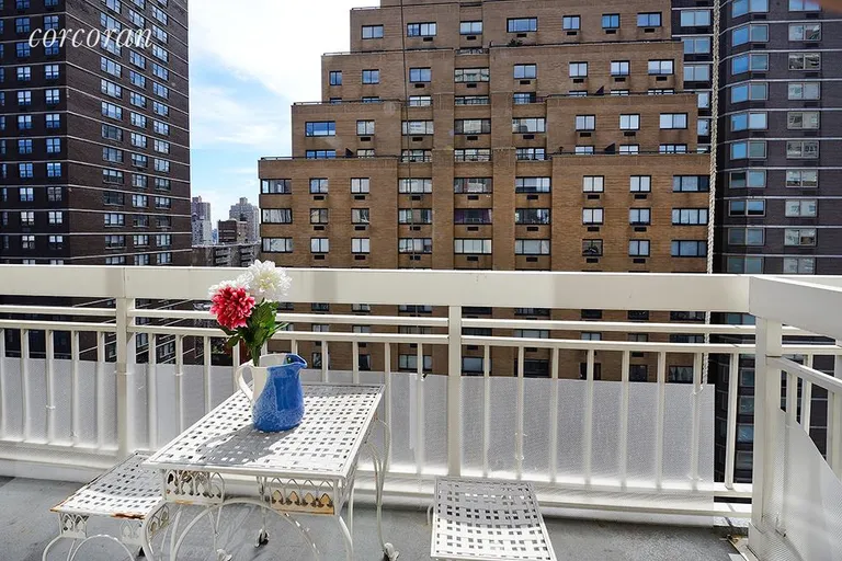 New York City Real Estate | View 170 East 87th Street, E15C | room 3 | View 4