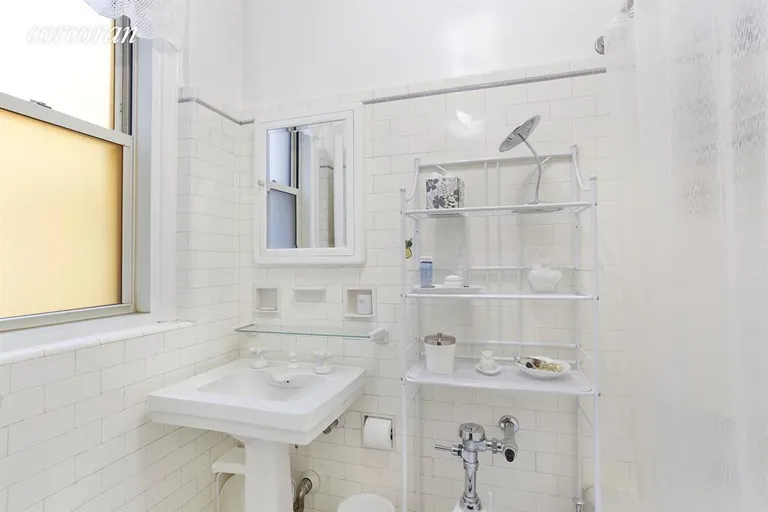 New York City Real Estate | View 65 Central Park West, 9F | Bathroom | View 7