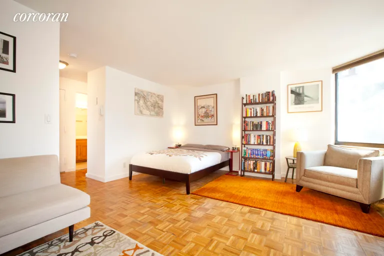 New York City Real Estate | View 1991 Broadway, 8C | room 1 | View 2
