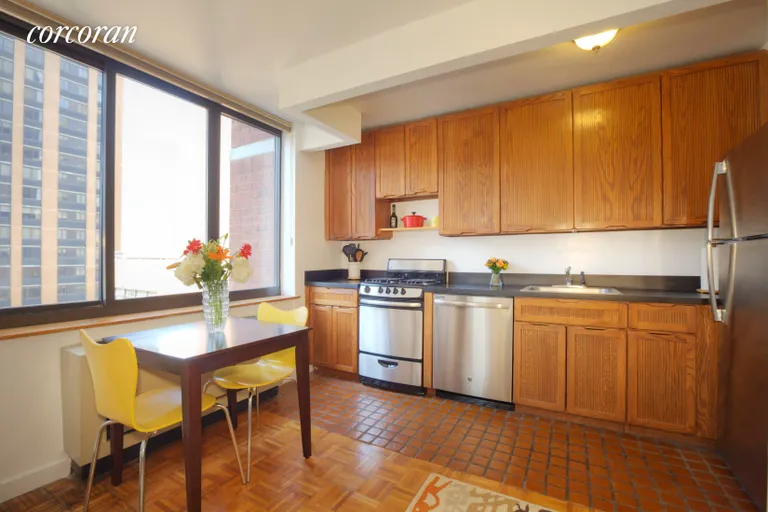 New York City Real Estate | View 1991 Broadway, 8C | room 2 | View 3