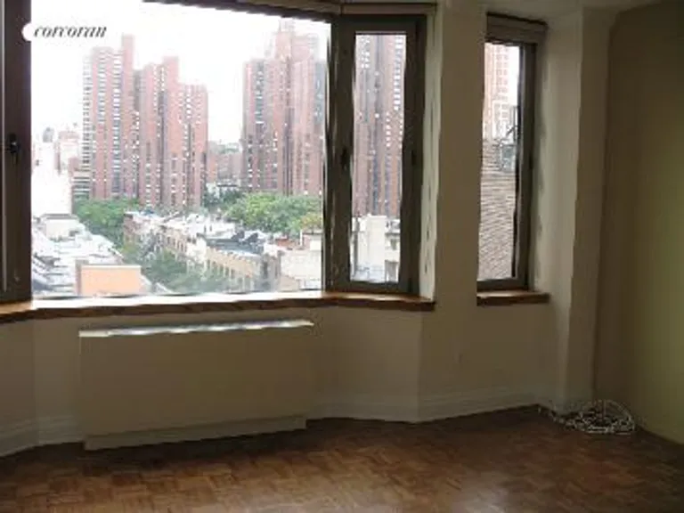 New York City Real Estate | View 400 East 90th Street, 9D | 2 Beds, 2 Baths | View 1