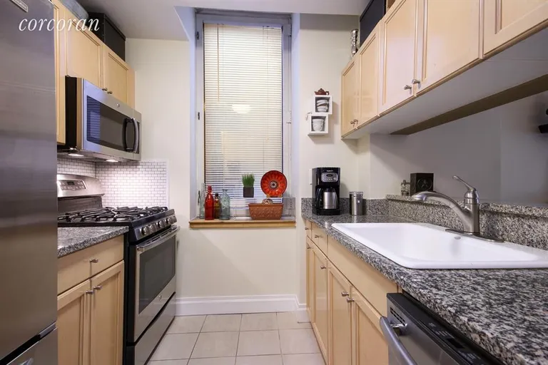 New York City Real Estate | View 1760 Second Avenue, 6A | Kitchen | View 2