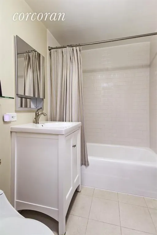 New York City Real Estate | View 1760 Second Avenue, 6A | Bathroom | View 4