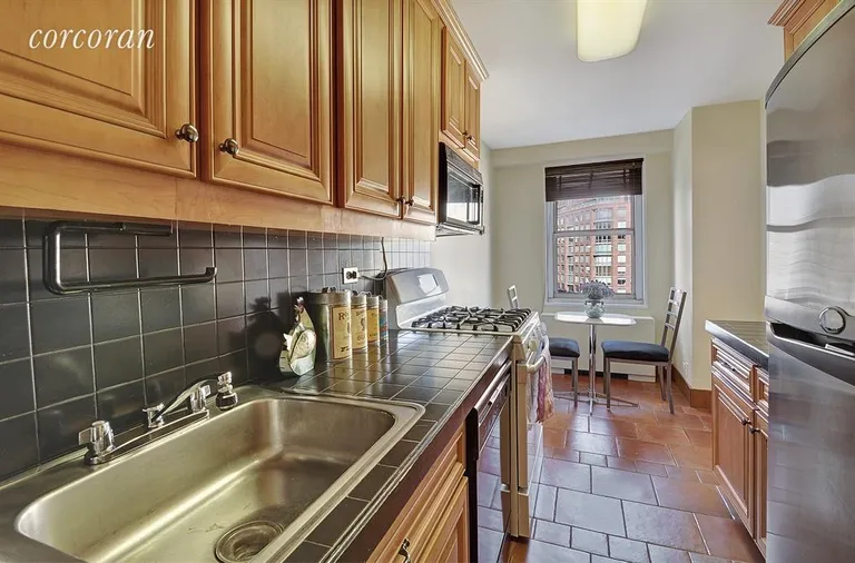 New York City Real Estate | View 155 West 68th Street, 1423 | Kitchen | View 5
