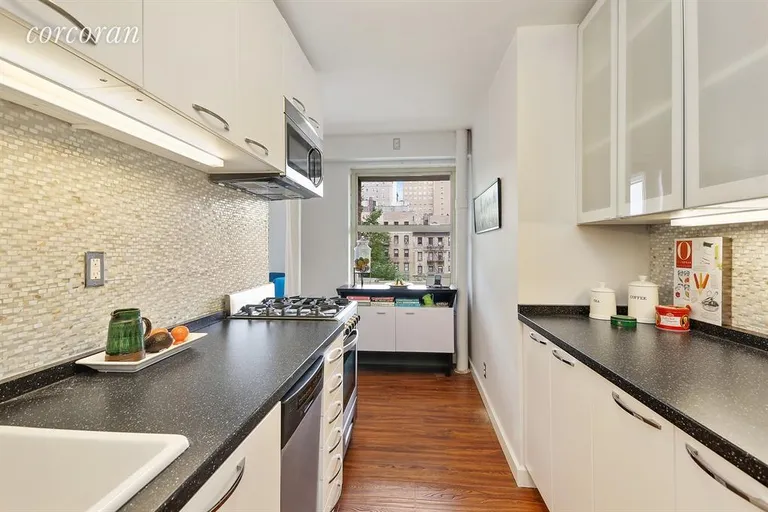 New York City Real Estate | View 100 La Salle Street, 6A | Kitchen | View 2
