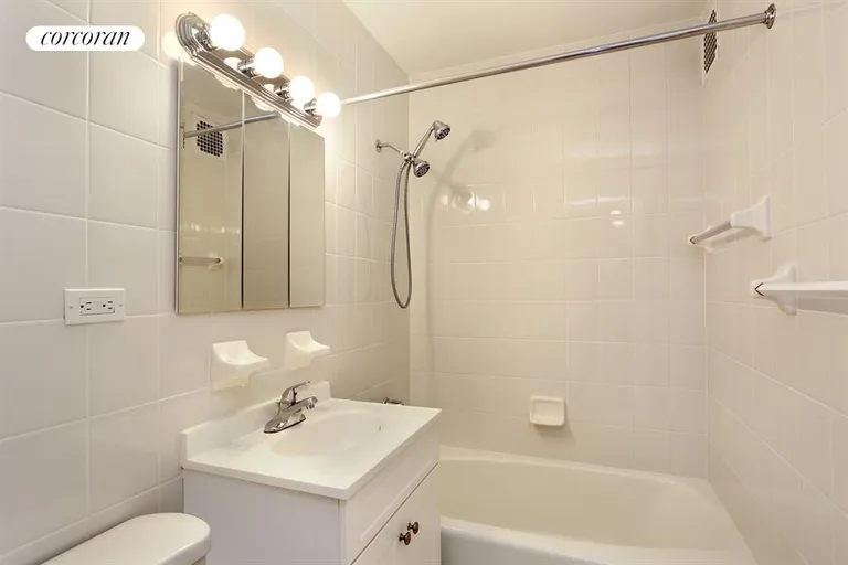 New York City Real Estate | View 215 East 80th Street, 6B | Bathroom | View 5