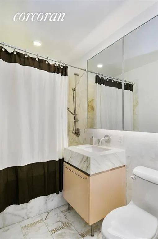 New York City Real Estate | View 200 Chambers Street, 5S | Bathroom | View 4