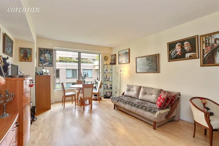 New York City Real Estate | View 205 East 68th Street, TH6B | Living Room | View 2