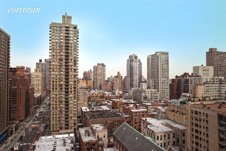 New York City Real Estate | View 404 East 79th Street, 19D | Stunning city views | View 3