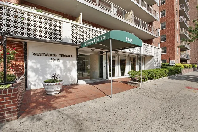 New York City Real Estate | View 8915 Parsons Boulevard, 15H | Doorman Building | View 5