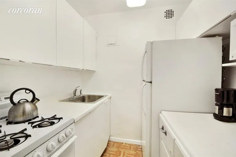 New York City Real Estate | View 209 East 56th Street, 7J | Kitchen | View 3