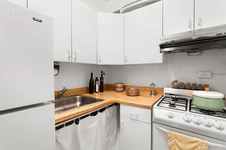 New York City Real Estate | View 85 Livingston Street, 18M | Kitchen | View 3