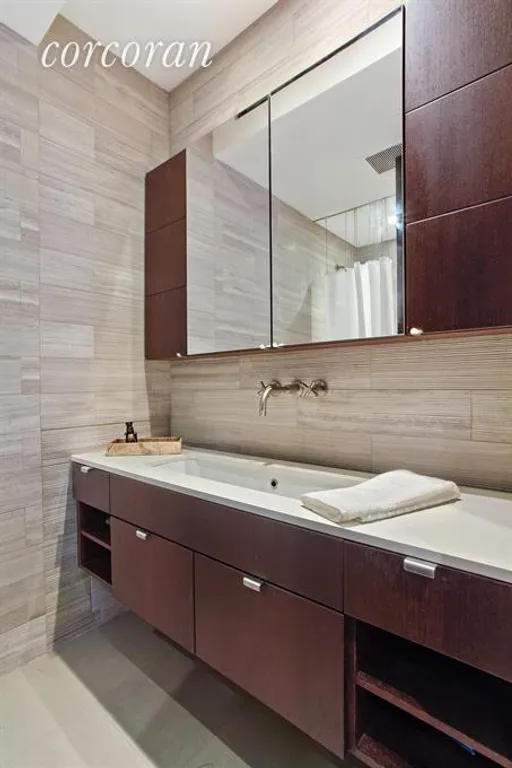 New York City Real Estate | View 407 West 40th Street, PHB | 2nd Bathroom | View 10