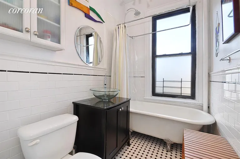 New York City Real Estate | View 394 Lincoln Place, D2 | Bathroom | View 5