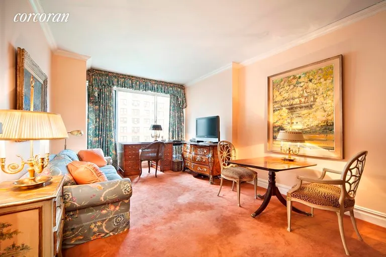 New York City Real Estate | View 200 East 69th Street, 7J | room 1 | View 2