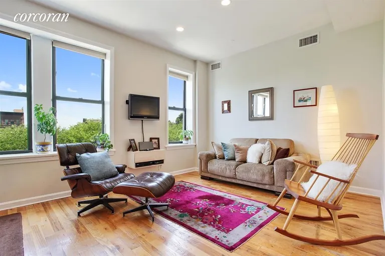 New York City Real Estate | View 362 Eastern Parkway, 4B | Sun filled... | View 2