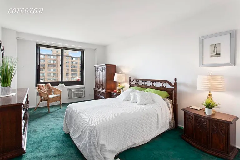 New York City Real Estate | View 185 Hall Street, 1216 | Spacious bedroom | View 3