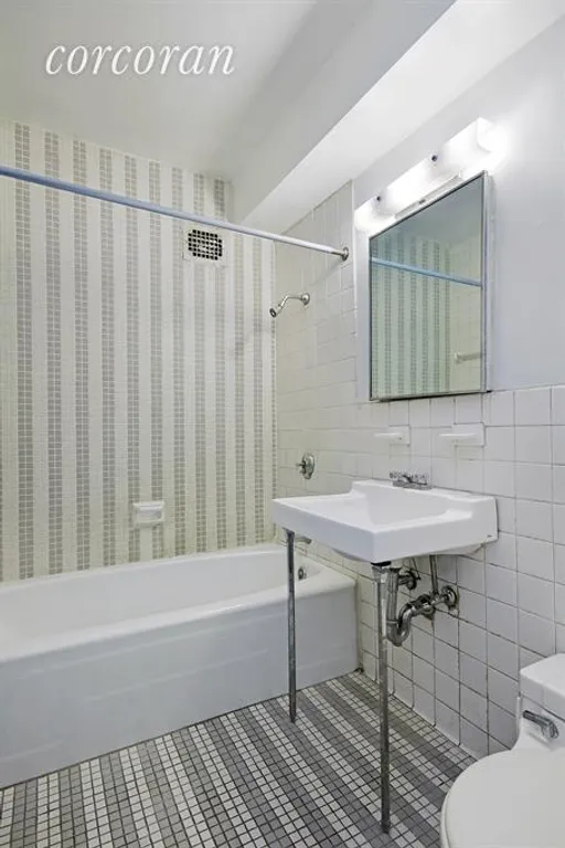 New York City Real Estate | View 301 East 78th Street, 17F | Bathroom | View 6
