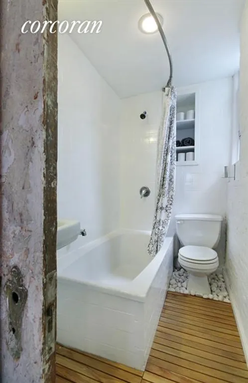 New York City Real Estate | View 634 East 14th Street, 19 | Bathroom | View 5