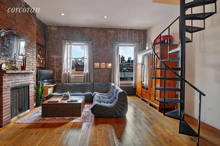 New York City Real Estate | View 105 West 77th Street, 5A | Living Room | View 2