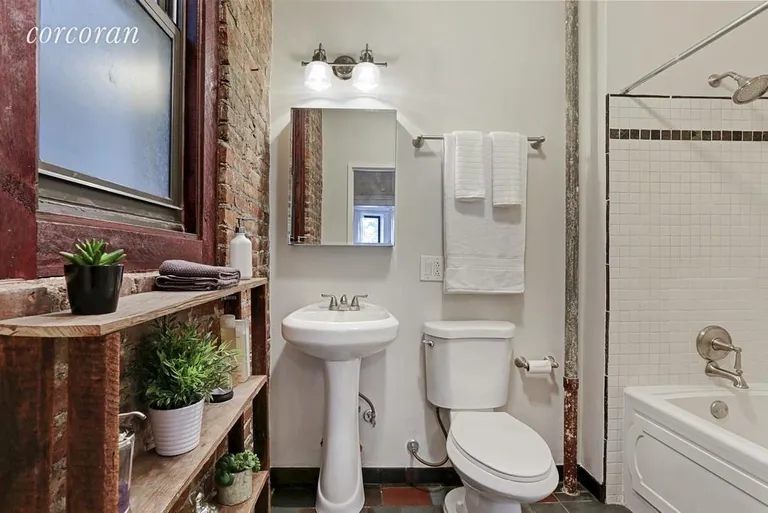 New York City Real Estate | View 675 Vanderbilt Avenue, 1A | Bathroom | View 4