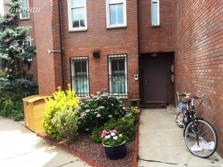 New York City Real Estate | View 7 Willow Street, 1 | Building entrance | View 2