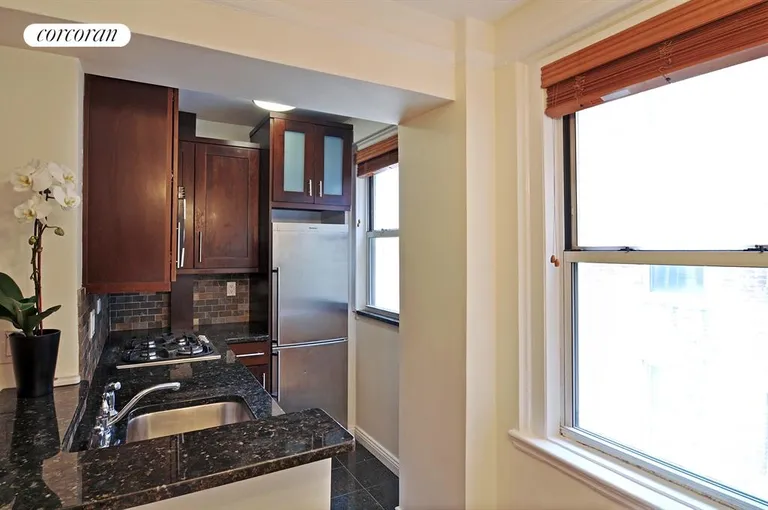 New York City Real Estate | View 333 East 43rd Street, 816 | Kitchen | View 4