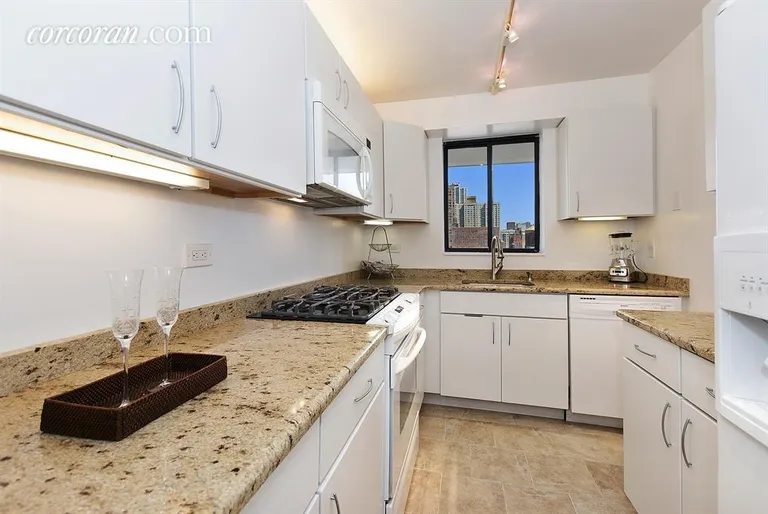 New York City Real Estate | View 309 East 49th Street, 18A | room 1 | View 2