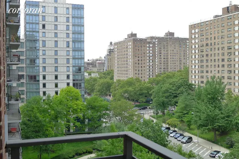 New York City Real Estate | View 392 Central Park West, 9R | West view | View 5