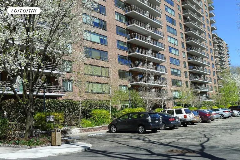New York City Real Estate | View 392 Central Park West, 11A | Parking a plus! | View 2