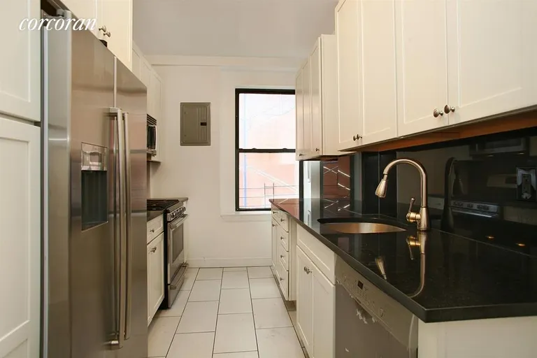 New York City Real Estate | View 30 West 70th Street, 9B | room 8 | View 9