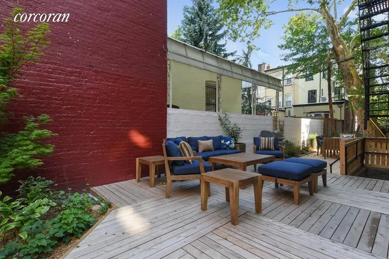 New York City Real Estate | View 90 Prospect Park West, 1R | Professionally landscaped outdoor space... | View 8