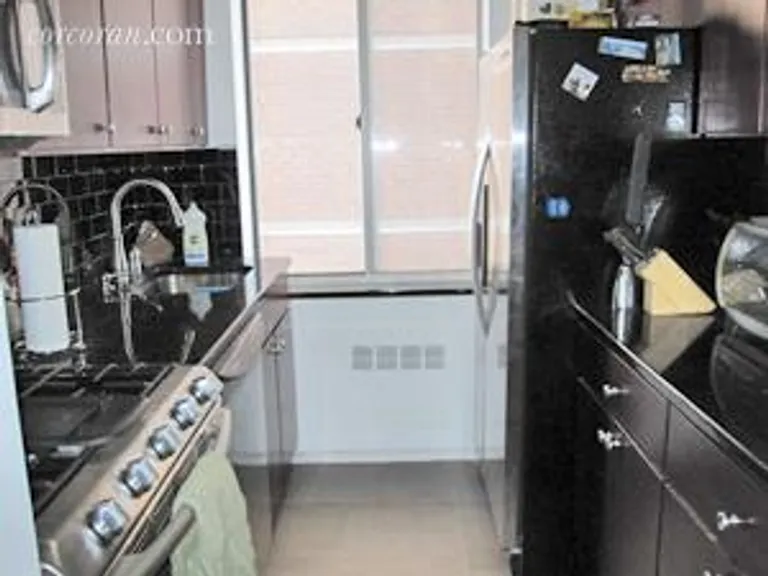 New York City Real Estate | View 420 East 58th Street, 21B | Kitchen | View 3