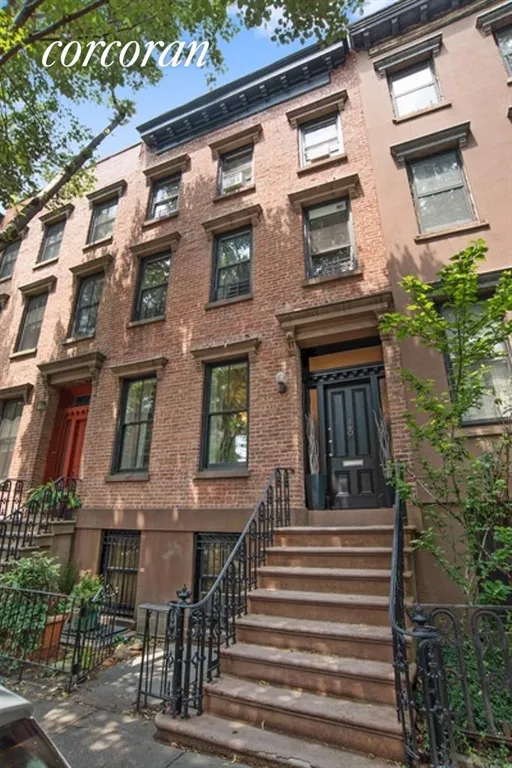 New York City Real Estate | View 160 Hoyt Street, 2 | 5 Beds, 2 Baths | View 1