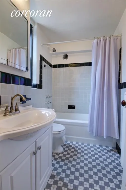 New York City Real Estate | View 200 West 20th Street, 304 | Bathroom | View 3