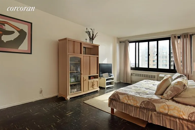 New York City Real Estate | View 185 Hall Street, 1017 | Living Room | View 2