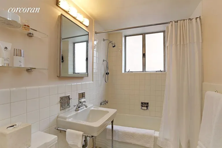 New York City Real Estate | View 25 Sutton Place South, 14A | Bathroom | View 5