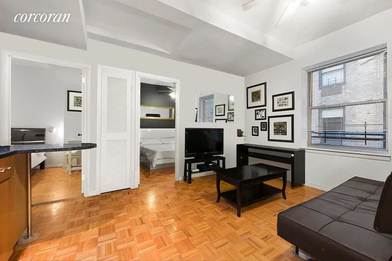 New York City Real Estate | View 150 West 51st Street, 1501 | 2 Beds, 1 Bath | View 1