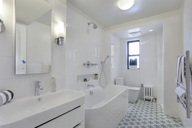 New York City Real Estate | View 135 Eastern Parkway, 14I | 2nd Bathroom | View 10