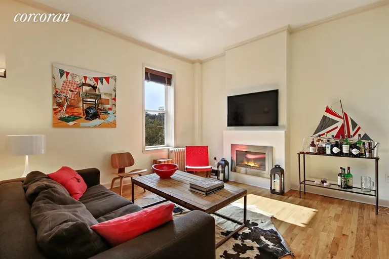 New York City Real Estate | View 200 West 78th Street, 5D | Living Room | View 8