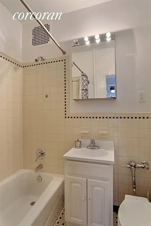 New York City Real Estate | View 32 West 71st Street, 1B | Bathroom | View 4