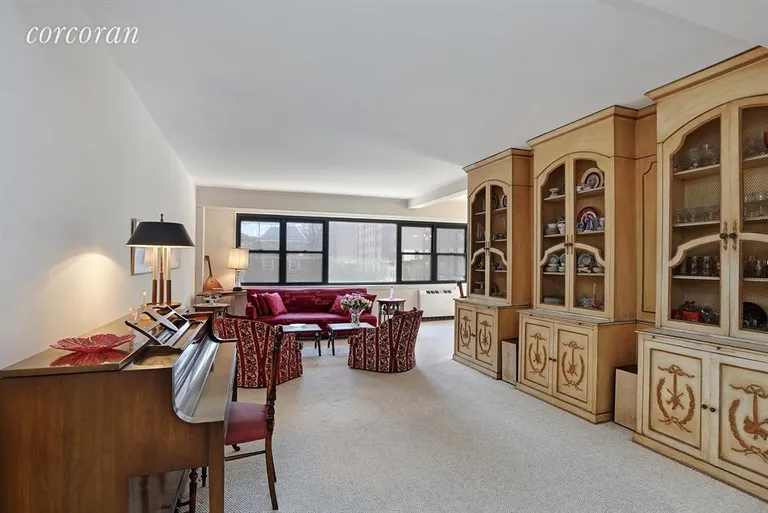 New York City Real Estate | View 165 East 72Nd Street, 5C | 2 Beds, 2 Baths | View 1