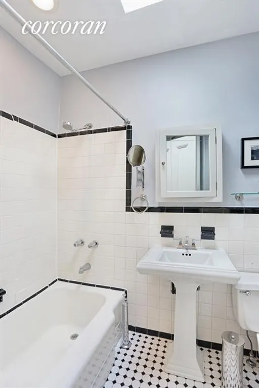 New York City Real Estate | View 198 7th Avenue, 4R | Bathroom | View 5