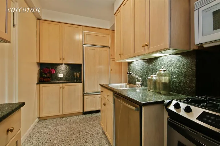 New York City Real Estate | View 1230 Park Avenue, 6D | Kitchen | View 4