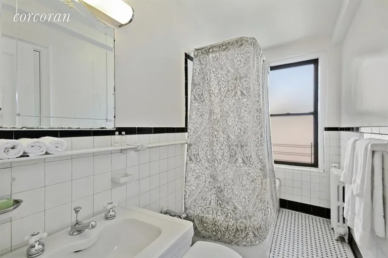 New York City Real Estate | View 1230 Park Avenue, 6D | Bathroom | View 6