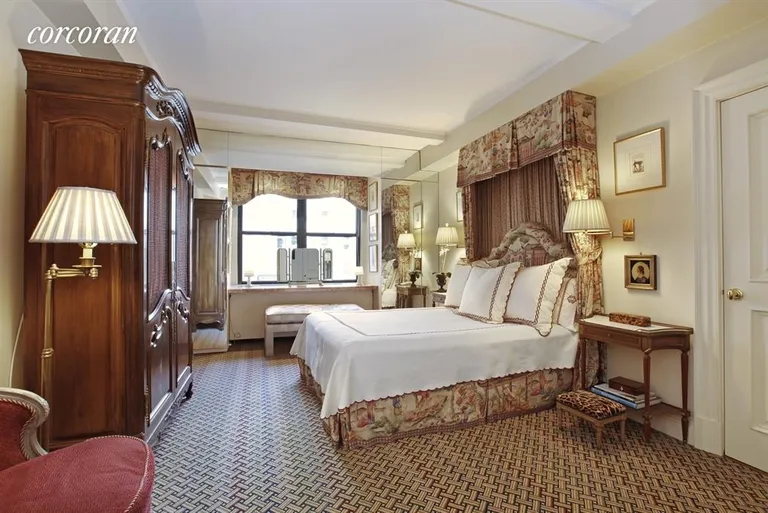 New York City Real Estate | View 930 Fifth Avenue, 11D | Bedroom with bath ensuite | View 7