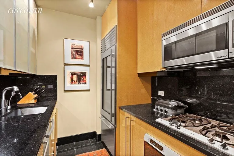 New York City Real Estate | View 167 East 61st Street, 21D | 3 | View 4