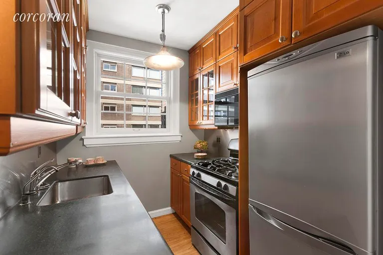 New York City Real Estate | View 222 East 71st Street, 4C | room 4 | View 5